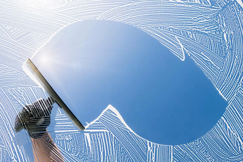 KuM_Gebaeudereinigung_Starnberg_Fensterreinigung Professionelle und streifenfreie Fensterreinigung